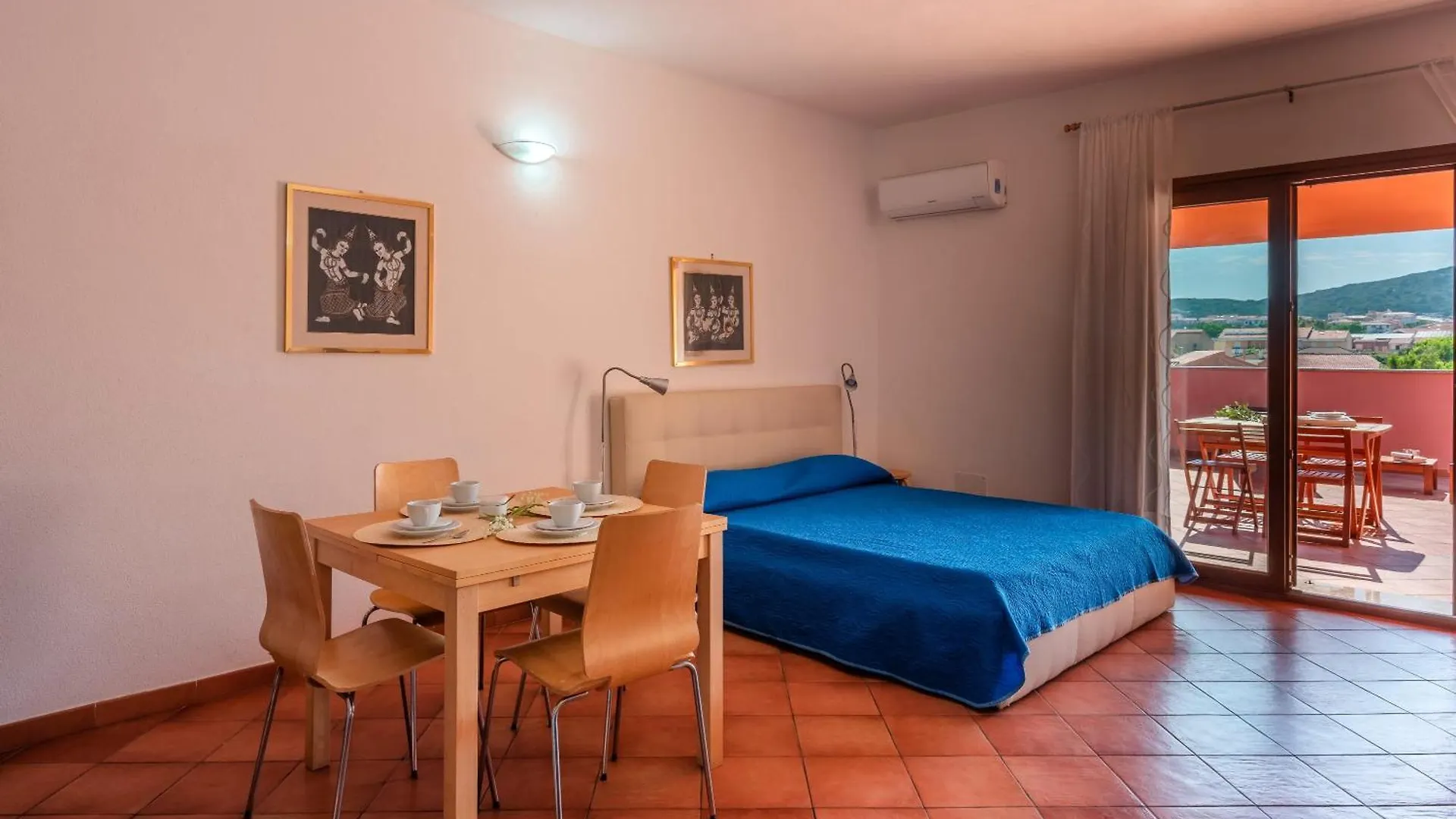 Relaxing Cristal Blu Studio Sleeps 3 Santa Teresa di Gallura Italia