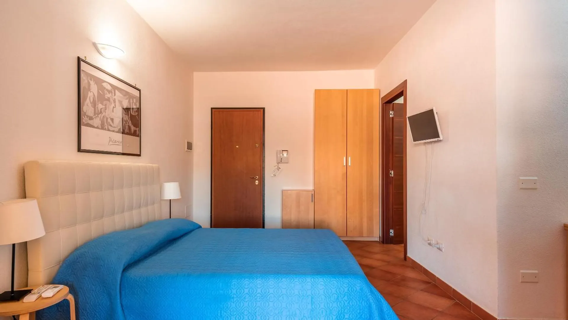 Relaxing Cristal Blu Studio Sleeps 3 Santa Teresa di Gallura